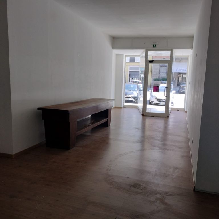 FONDO COMMERCIALE - 53-45